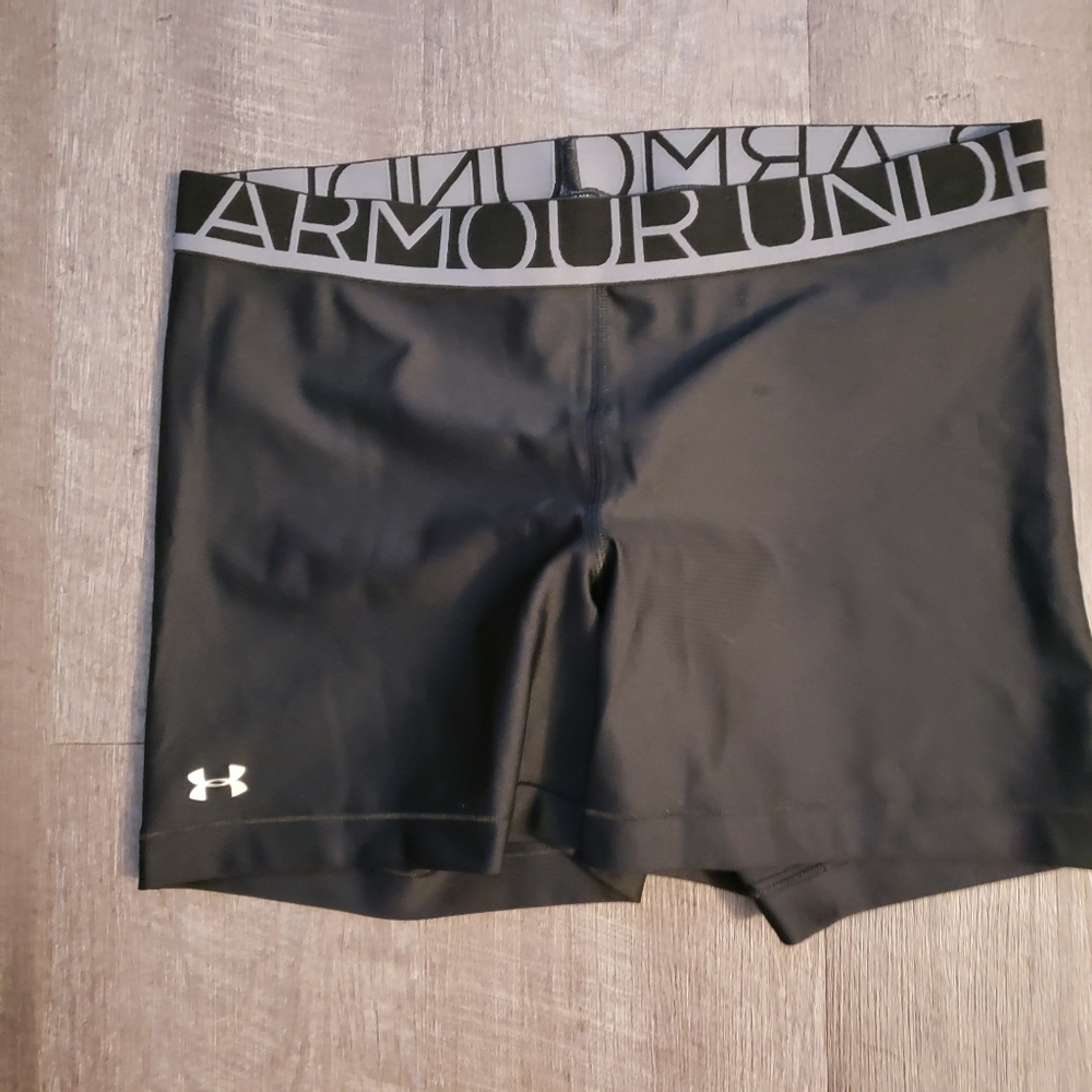 Under Armour Women's HeatGear® Black Shorty Athleisure‎ Size XL